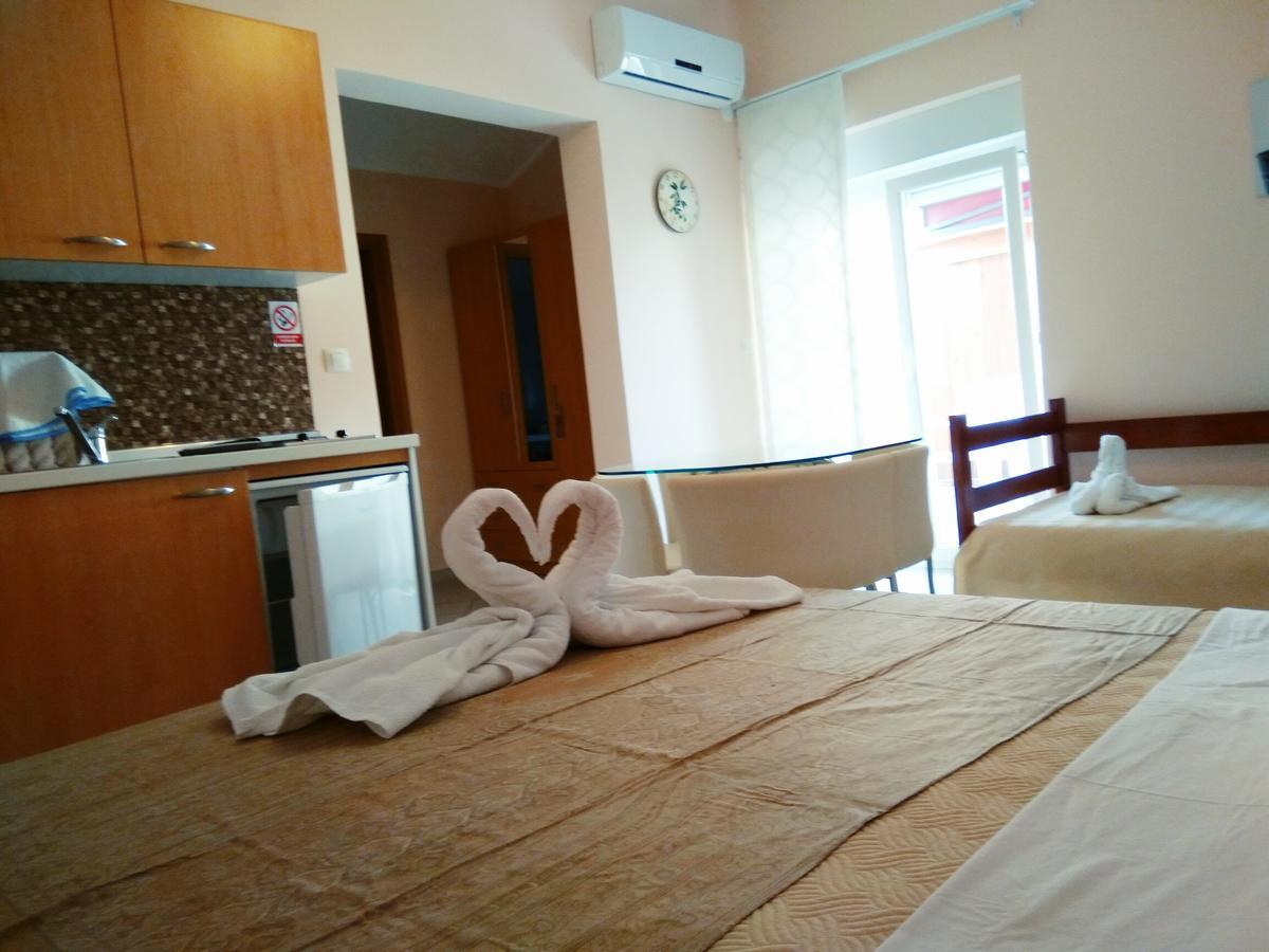 Aparthotel Viola Pjescana Uvala Exterior foto